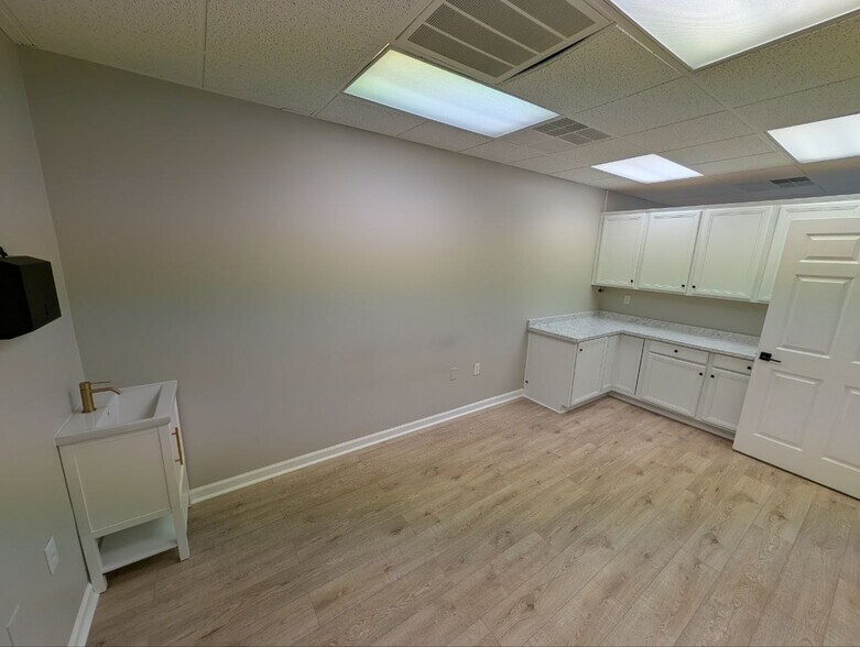 10021 Park Cedar Dr, Charlotte, NC à louer - Photo du bâtiment - Image 3 de 24