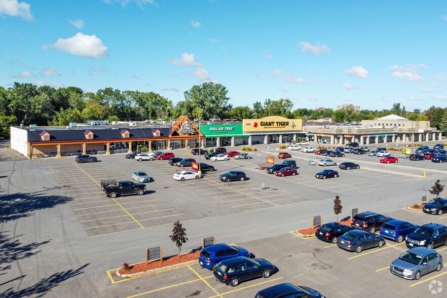 2950 Bank St, Ottawa, ON for lease - Building Photo - Image 2 of 3