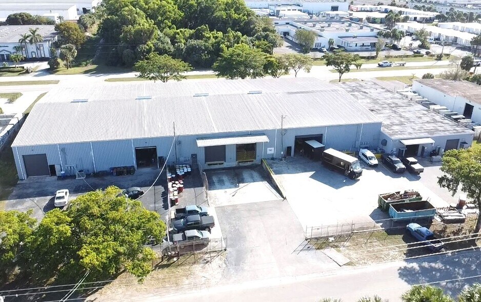 7567-7575 Central Industrial Dr, Riviera Beach, FL à louer - Photo du bâtiment - Image 2 de 8