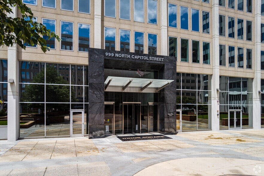 999 N Capitol St NE, Washington, DC à louer - Photo du bâtiment - Image 2 de 13