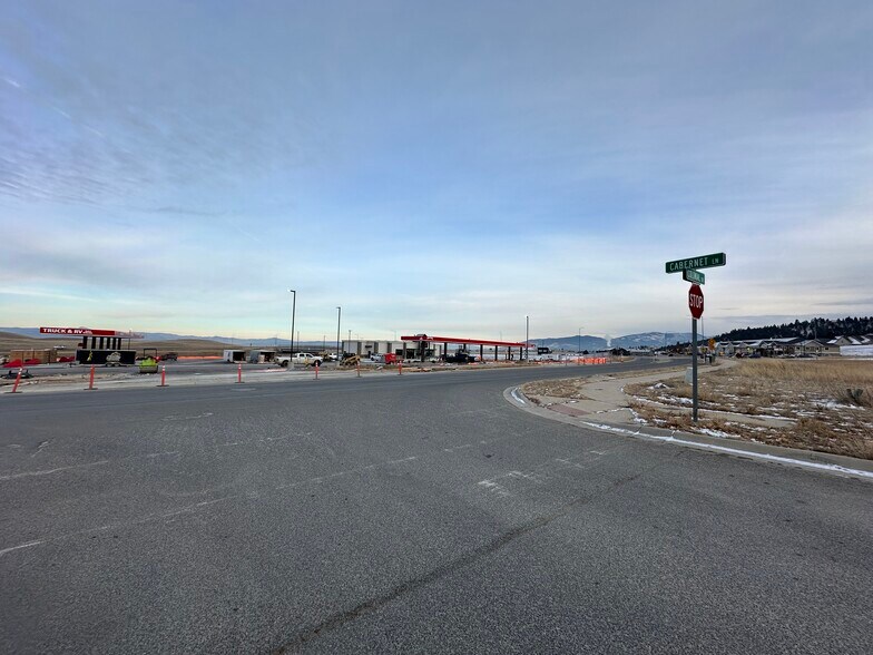 3108 Colonial Dr, Helena, MT à vendre - Photo du bâtiment - Image 2 de 7