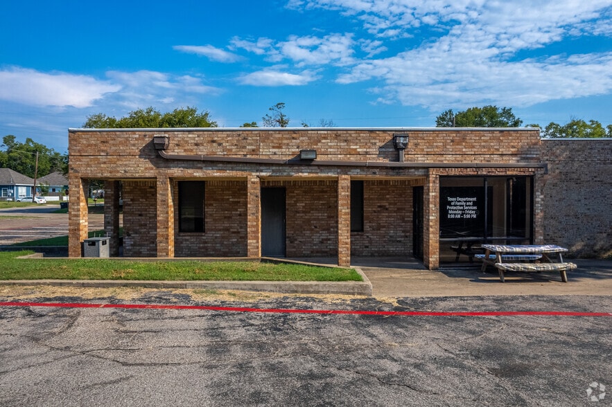 1300 N Anglin, Cleburne, TX for lease - Building Photo - Image 2 of 15