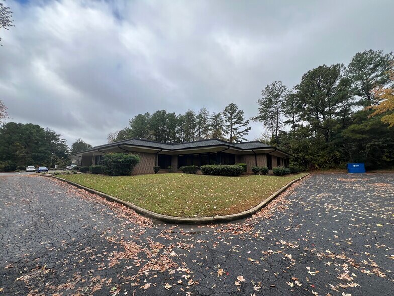 1611 Sands Pl SE, Marietta, GA à louer - Photo du bâtiment - Image 3 de 5