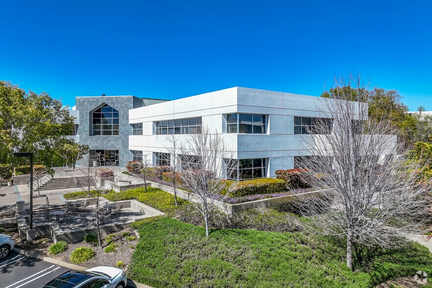 2240 Douglas Blvd, Roseville, CA à louer - Photo du bâtiment - Image 1 de 7