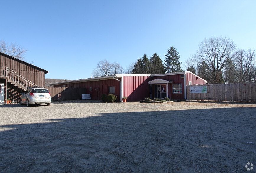 44 Lebanon Rd, Bozrah, CT à vendre - Photo du bâtiment - Image 2 de 4