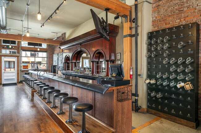 Plus de détails pour 1307 Main St, Oroville, WA - Commerce de détail à vendre