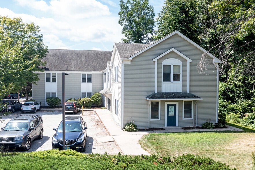 871 Ethan Allen Hwy, Ridgefield, CT for sale - Building Photo - Image 2 of 5