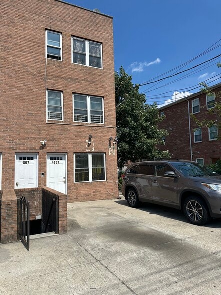 807 Barbey St, Brooklyn, NY for sale - Building Photo - Image 3 of 27