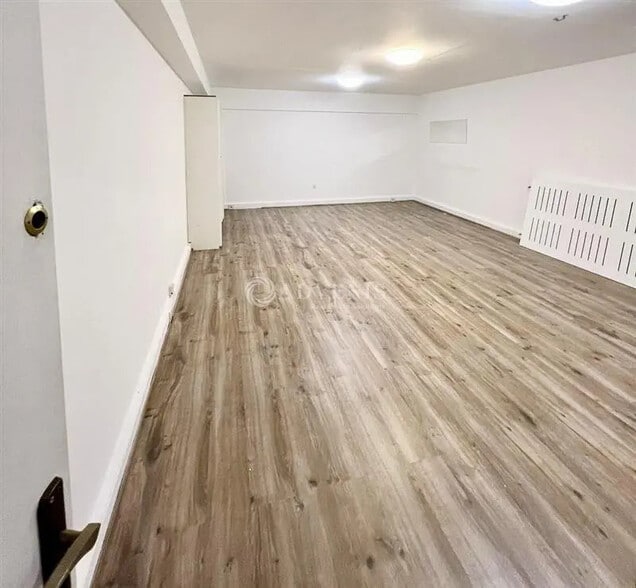 Office in Châtillon for lease - Interior Photo - Image 2 of 5