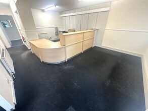 Austhorpe Vw, Leeds for lease Interior Photo- Image 1 of 6