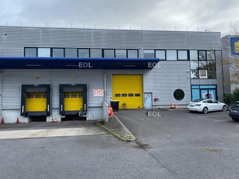 Flex dans Combs-la-Ville à louer - Photo du bâtiment - Image 1 de 13