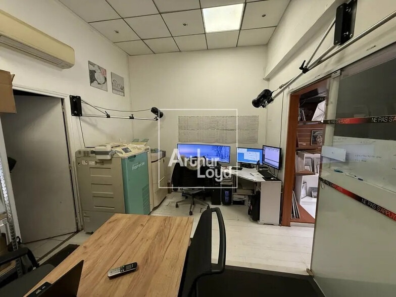 Retail in Rubelles for lease - Interior Photo - Image 3 of 4