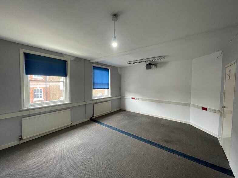 11 Mill St, Maidstone à louer - Photo du bâtiment - Image 3 de 4