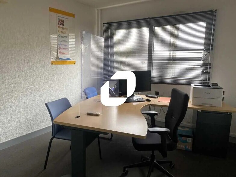 Office in Pessac for lease - Interior Photo - Image 2 of 7