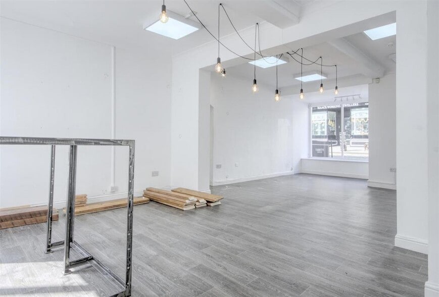 70-74 High St, Skipton for lease - Building Photo - Image 2 of 8