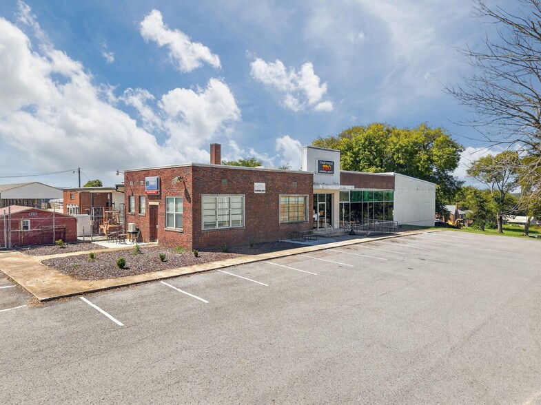 1404 Washington St W, Fayetteville, TN à vendre - Photo du bâtiment - Image 2 de 16