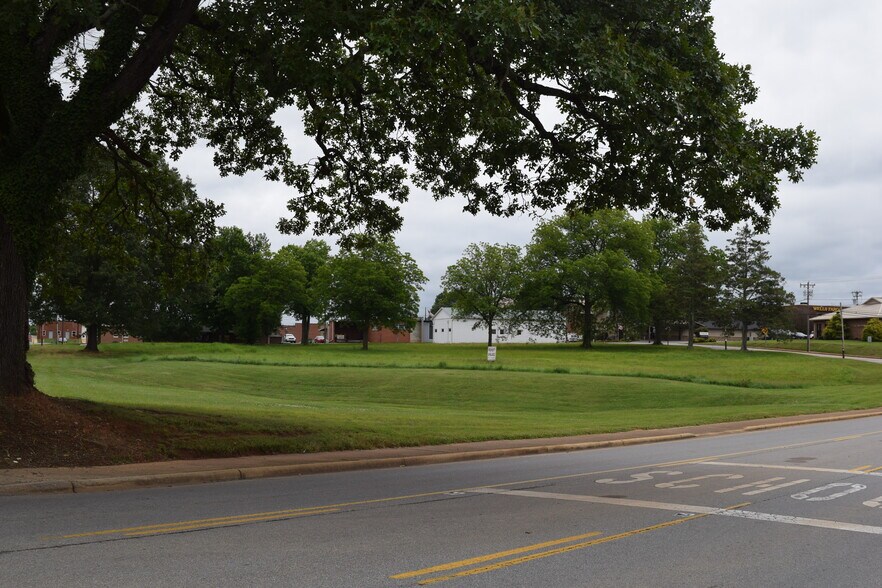 Woltz Street, Dobson, NC à louer - Autre - Image 3 de 5