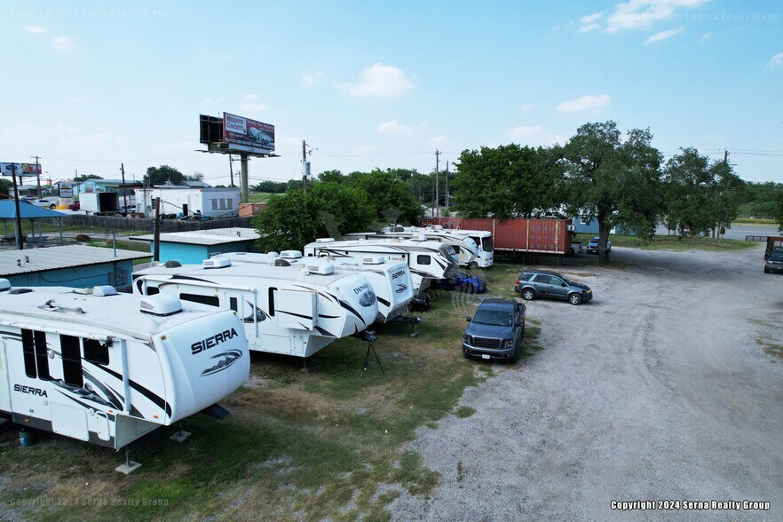 431 N Sunset Strip St, Kenedy, TX à vendre - Photo du bâtiment - Image 2 de 12