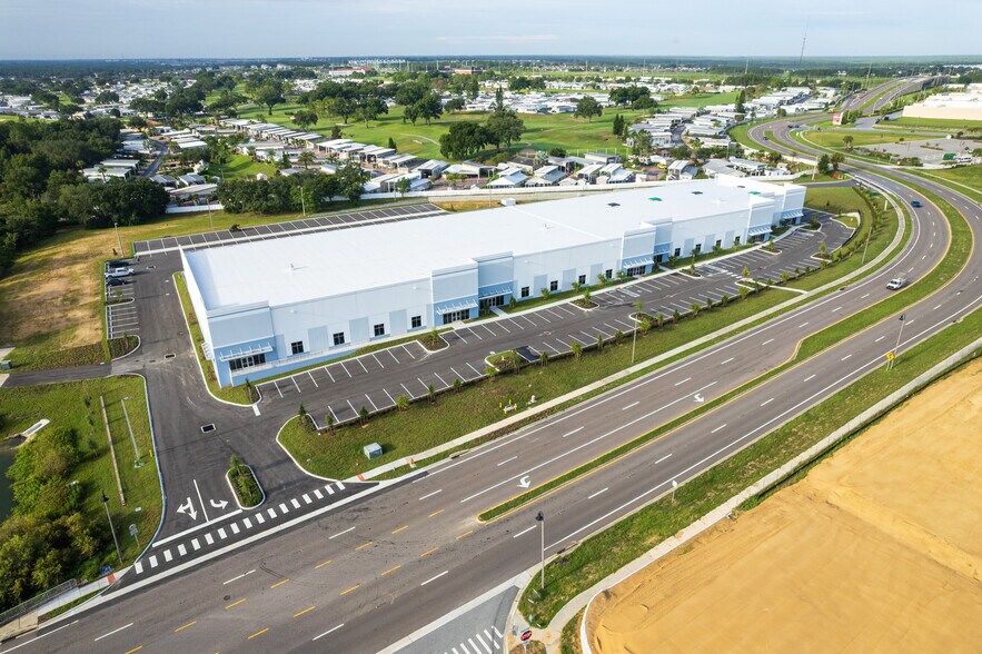 1981 Ernie Caldwell Blvd, Davenport, FL à louer - Photo du bâtiment - Image 2 de 4