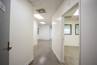 120 N Victory Blvd, Burbank, CA à louer Photo intérieure- Image 2 de 6