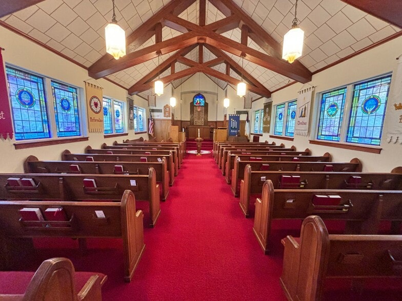 413 W Farley Ave, Laurens, SC for sale - Interior Photo - Image 2 of 19