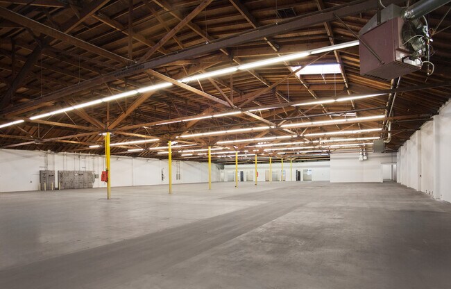 Plus de détails pour 5922 W Bowcroft St, Los Angeles, CA - Industriel à louer