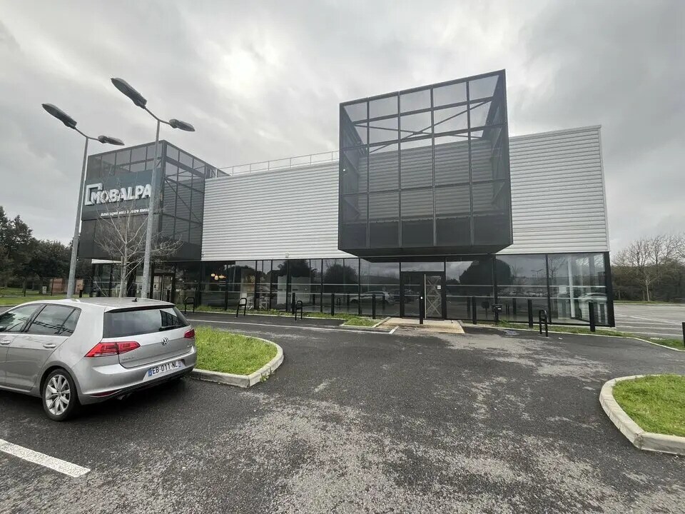 Retail in Colomiers for lease Building Photo- Image 1 of 5