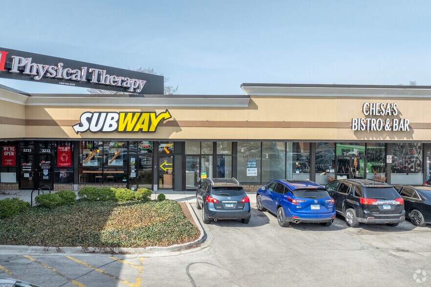 3227-3237 W Addison St, Chicago, IL for lease - Building Photo - Image 2 of 7