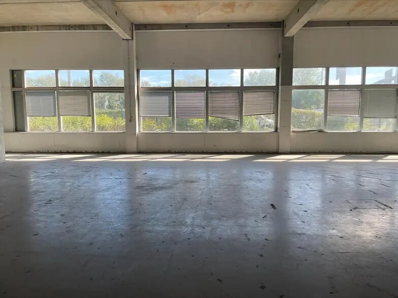 Office in Colombes for lease - Building Photo - Image 3 of 18