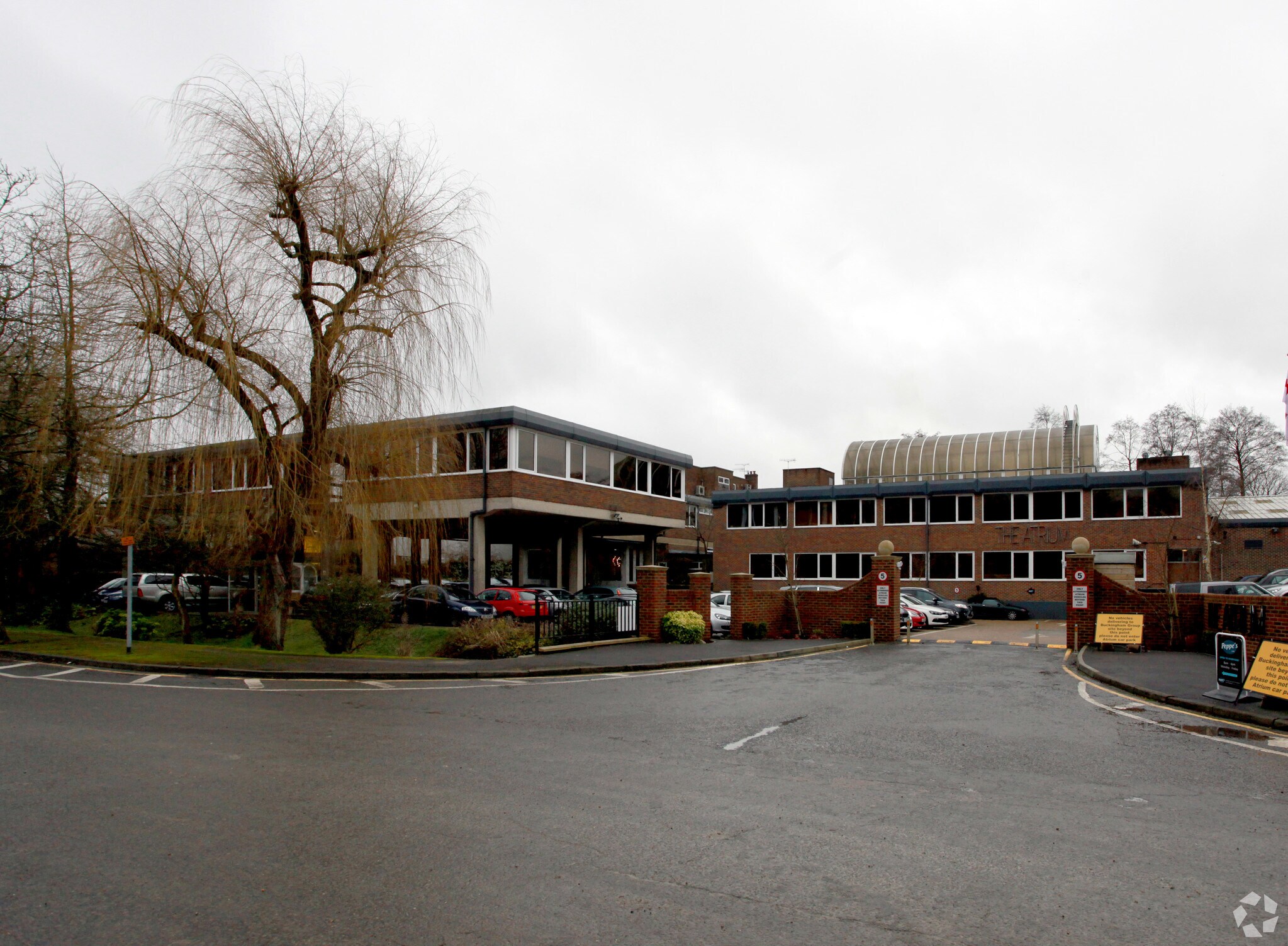 4 Curtis Rd, Dorking à louer Photo principale- Image 1 de 27