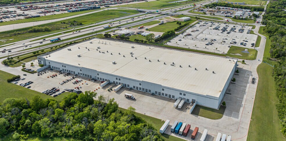 3800 N Interstate 45, Wilmer, TX à louer - Photo du bâtiment - Image 2 de 3