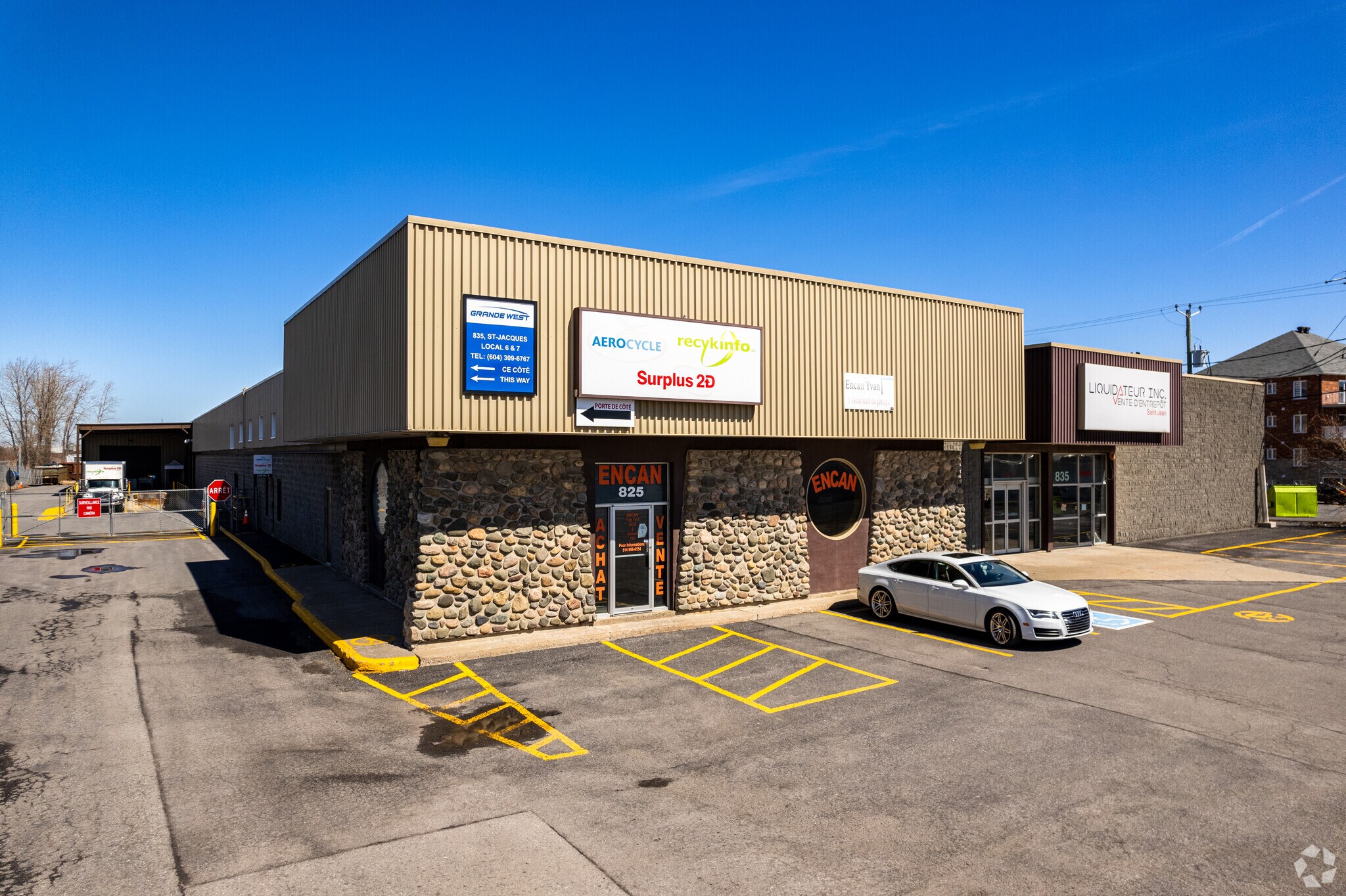 819-835 Rue Saint-Jacques, Saint-jean-sur-richelieu, QC for lease Primary Photo- Image 1 of 5