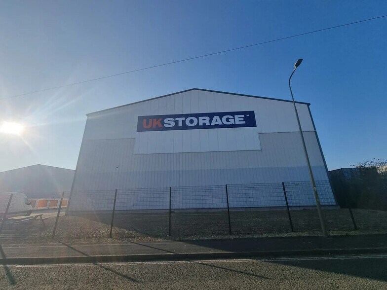 Book End, Witney for lease - Building Photo - Image 2 of 4