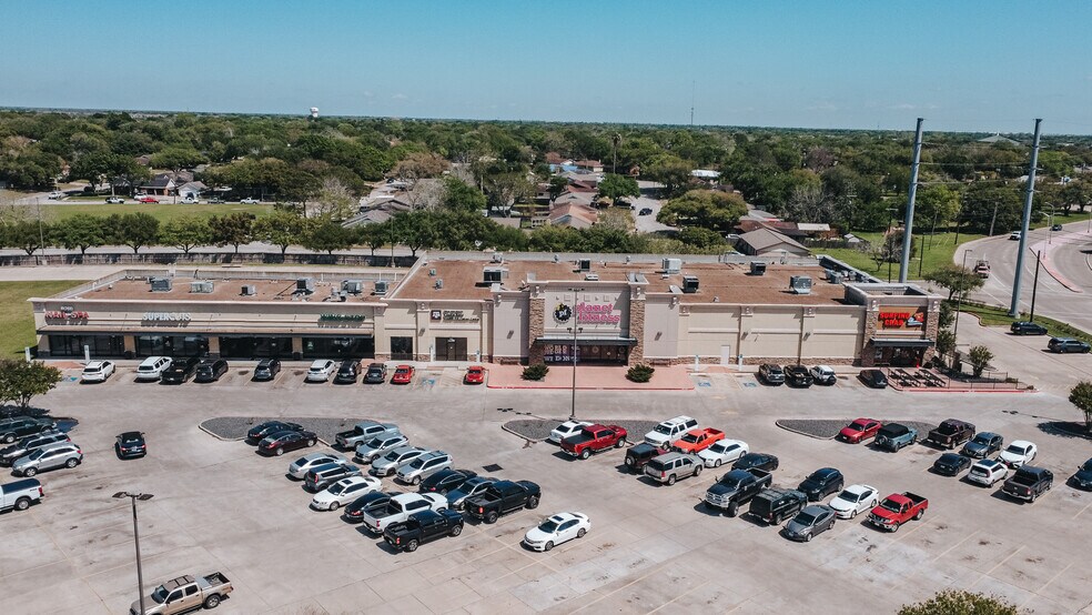 5206 N Navarro St, Victoria, TX à louer - Photo du bâtiment - Image 2 de 2