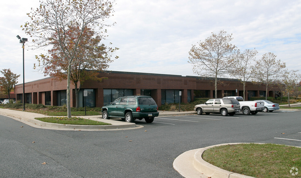 8015 Corporate Dr, Nottingham, MD à louer - Photo du bâtiment - Image 2 de 4