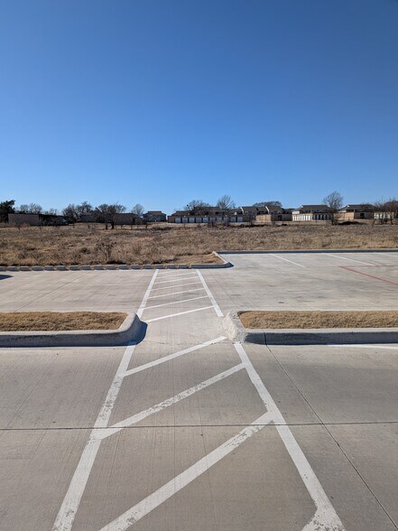1723 State 121 Hwy, Bonham, TX à louer - Photo de construction - Image 3 de 9