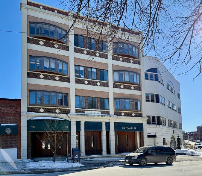 115 Franklin St, Bangor, ME à vendre - Photo du bâtiment - Image 2 de 28