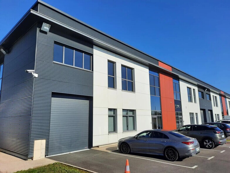 Flex in Lieusaint for lease - Building Photo - Image 2 of 4