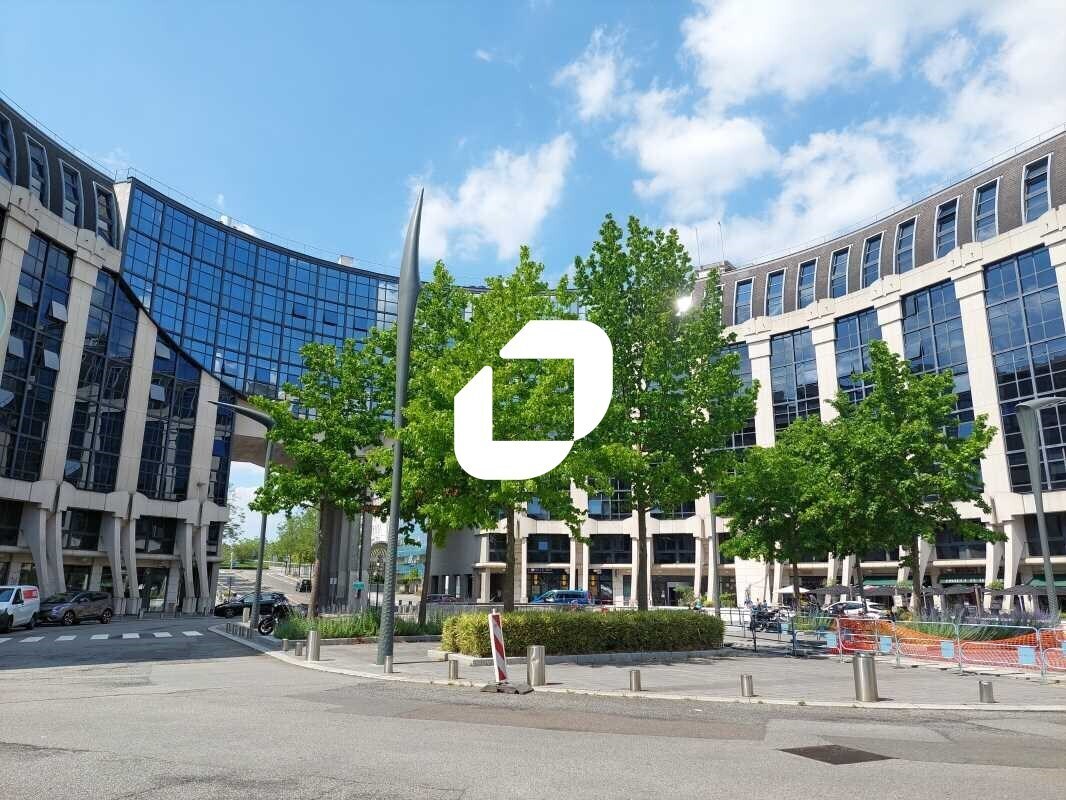 14 Place Georges Pompidou, Montigny-le-Bretonneux for lease Building Photo- Image 1 of 17
