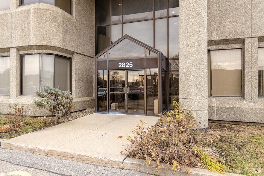 2825 Rue Brabant-Marineau, Montréal, QC à louer - Photo du bâtiment - Image 2 de 4