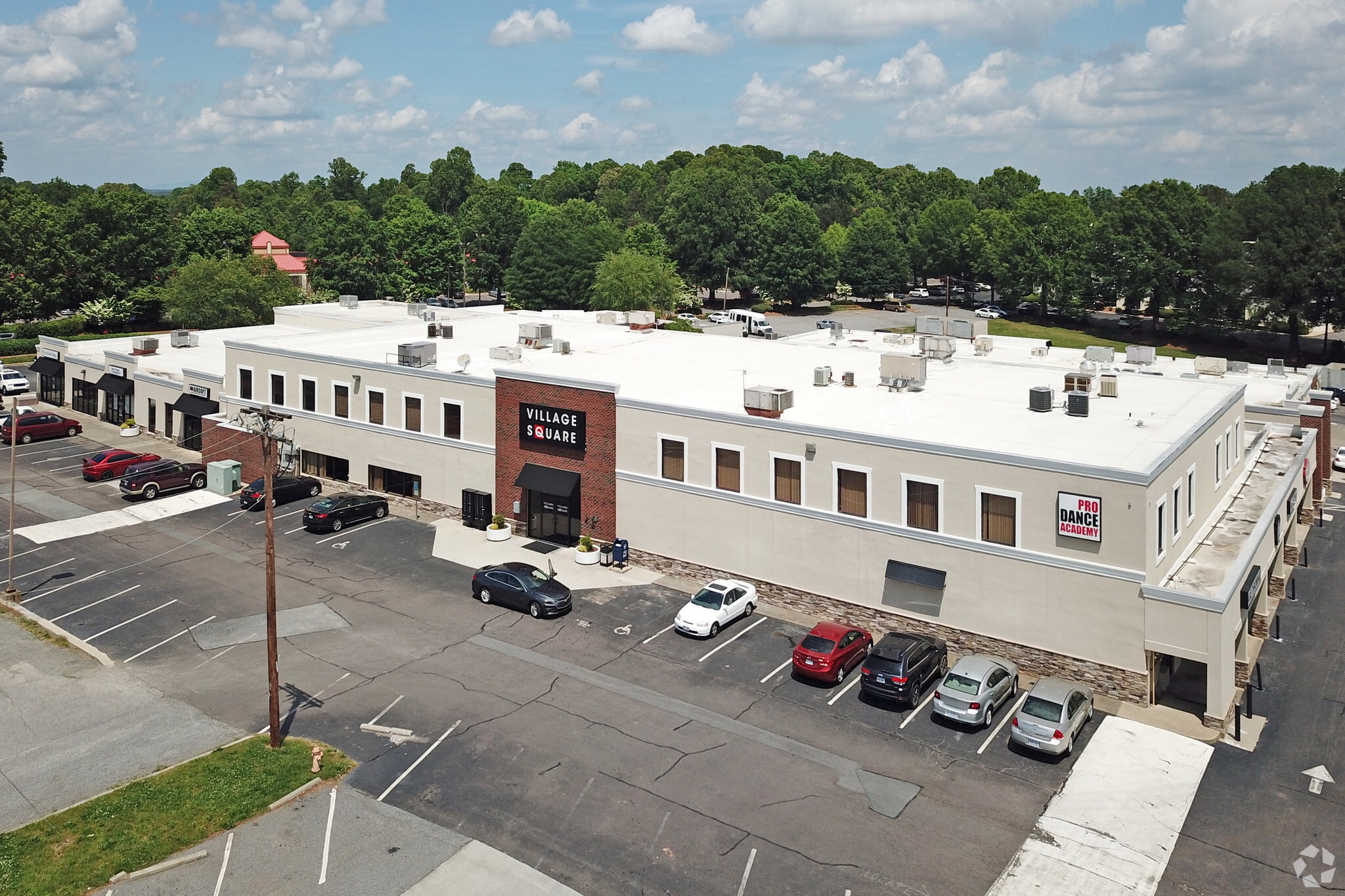 6000 Meadow Brook Mall Ct, Clemmons, NC for lease Primary Photo- Image 1 of 34