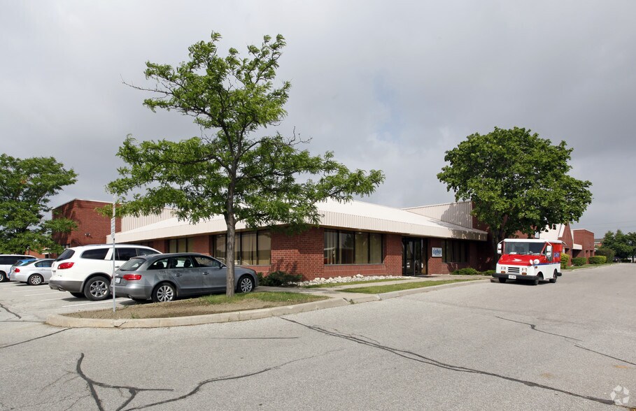 5650 Tomken Rd, Mississauga, ON à louer - Photo du bâtiment - Image 3 de 7