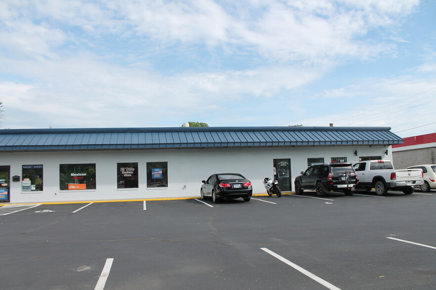 851 W Elk Ave, Elizabethton, TN for lease - Building Photo - Image 3 of 4