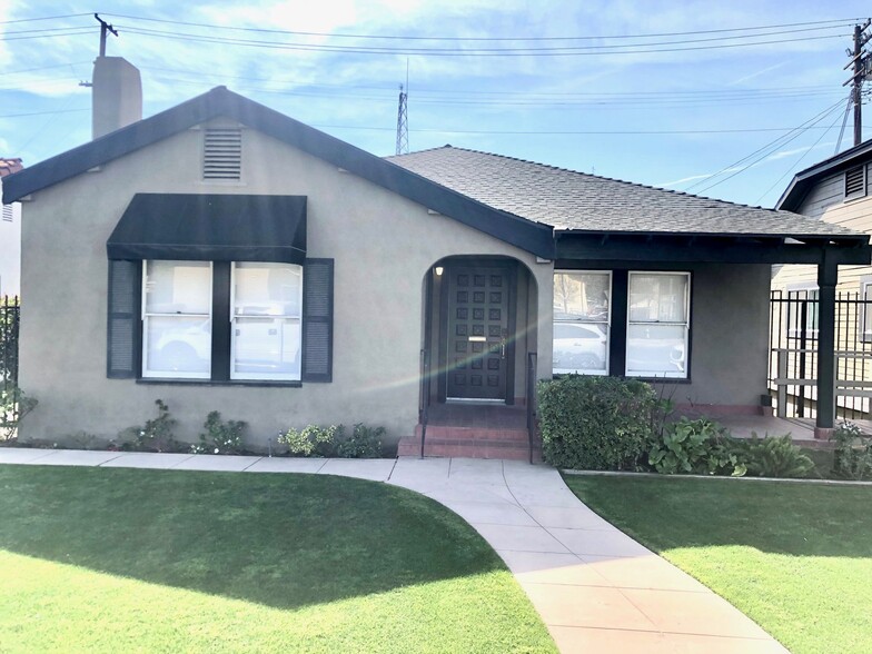 303 Truxtun Ave, Bakersfield, CA for sale - Primary Photo - Image 1 of 1