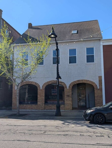 204 W Main St, Belleville, IL for sale - Building Photo - Image 2 of 37