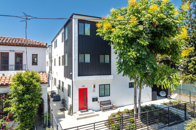 Plus de détails pour 1341 N Mariposa Ave, Los Angeles, CA - Multi-résidentiel à vendre