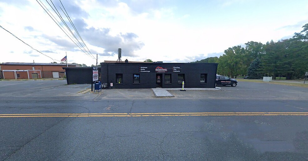 740 Lloyd Rd, Aberdeen, NJ à vendre - Photo du bâtiment - Image 3 de 8