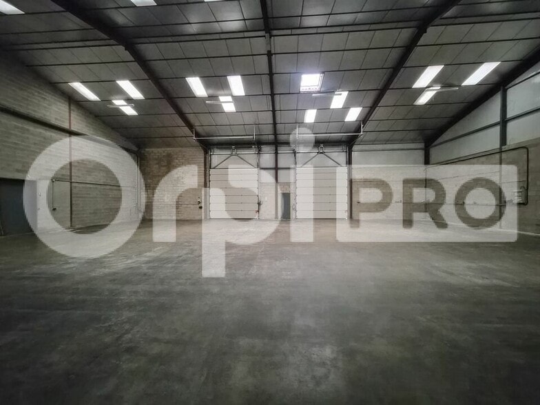 Industrial in Reims for lease - Interior Photo - Image 3 of 12