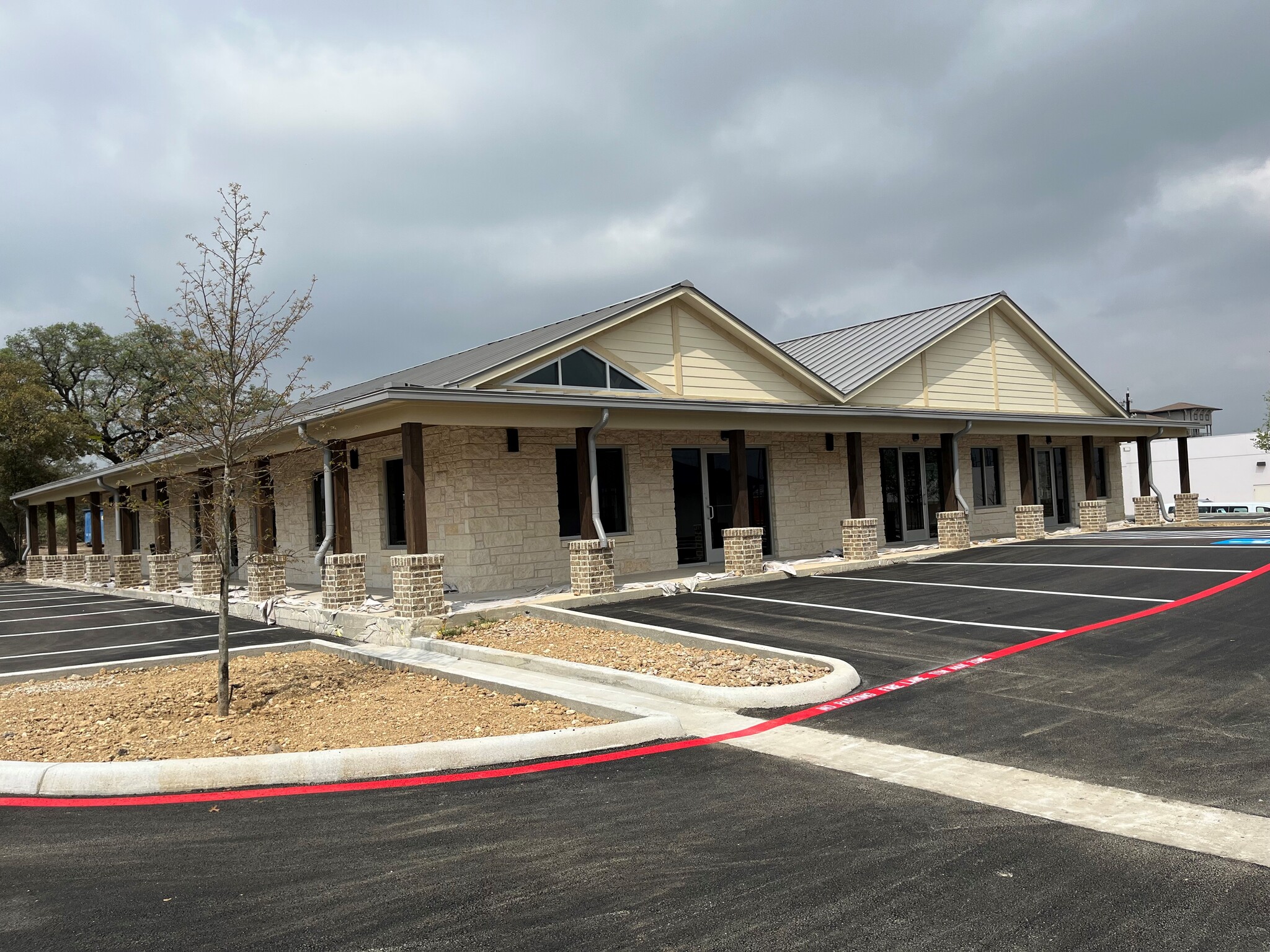 11153 Westwood Loop, San Antonio, TX for lease Primary Photo- Image 1 of 5