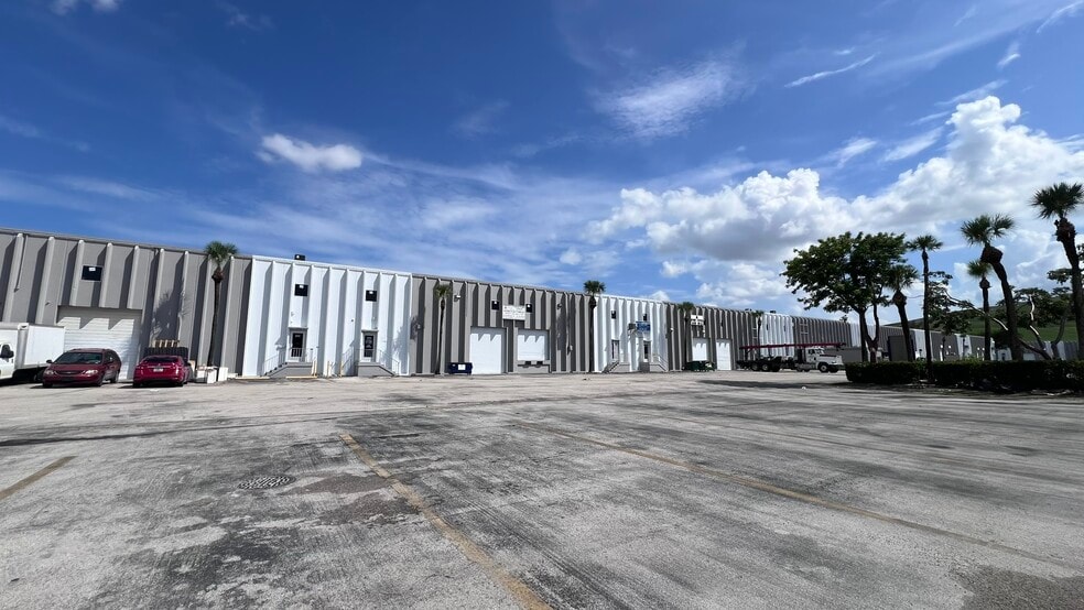 9300-9410 NW 100th St, Medley, FL for lease - Building Photo - Image 2 of 4
